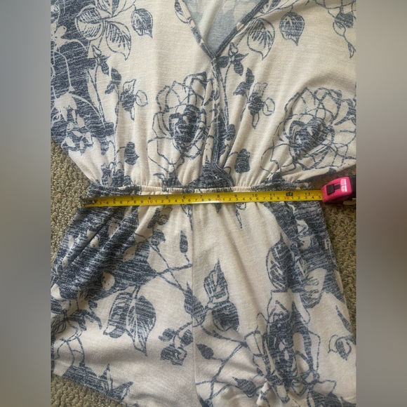 Ginger G Boho Summer Floral Print Flowy V-Neck Lined Romper - Picture 8 of 11